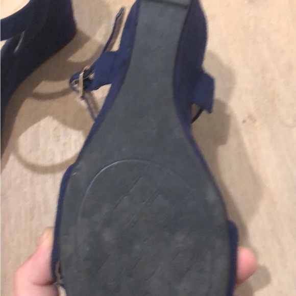 Blue heels - Picture 2 of 3